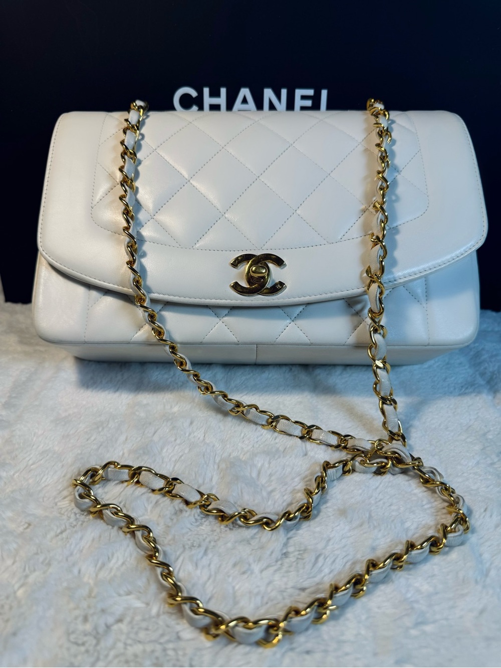 Chanel Vintage White Quilted Jumbo Diana Bag